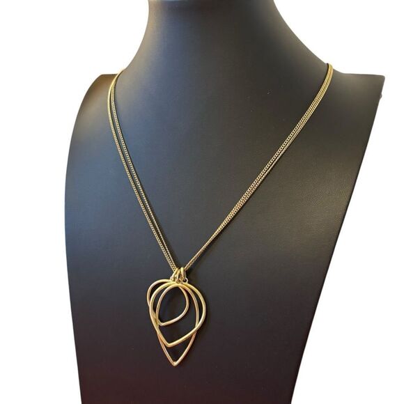 Antiqued Layered Gold-Tone Pendant Necklace. - Picture 3 of 8